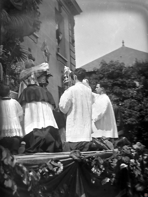 procession 1927 (1).jpg